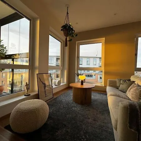 In With Ocean View Apartment